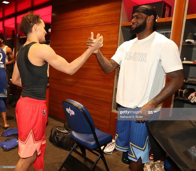 篮板的第一 篮板的第一